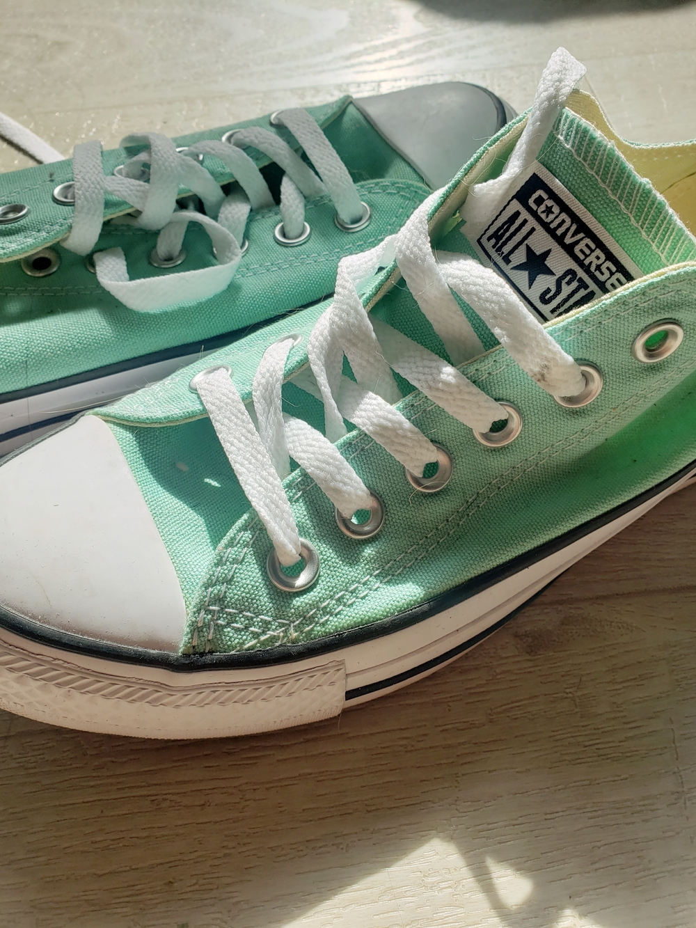 Converse Women's Mint Green Low Top Sneakers Size 7